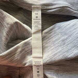 Lululemon size 14 white and greyLeggings